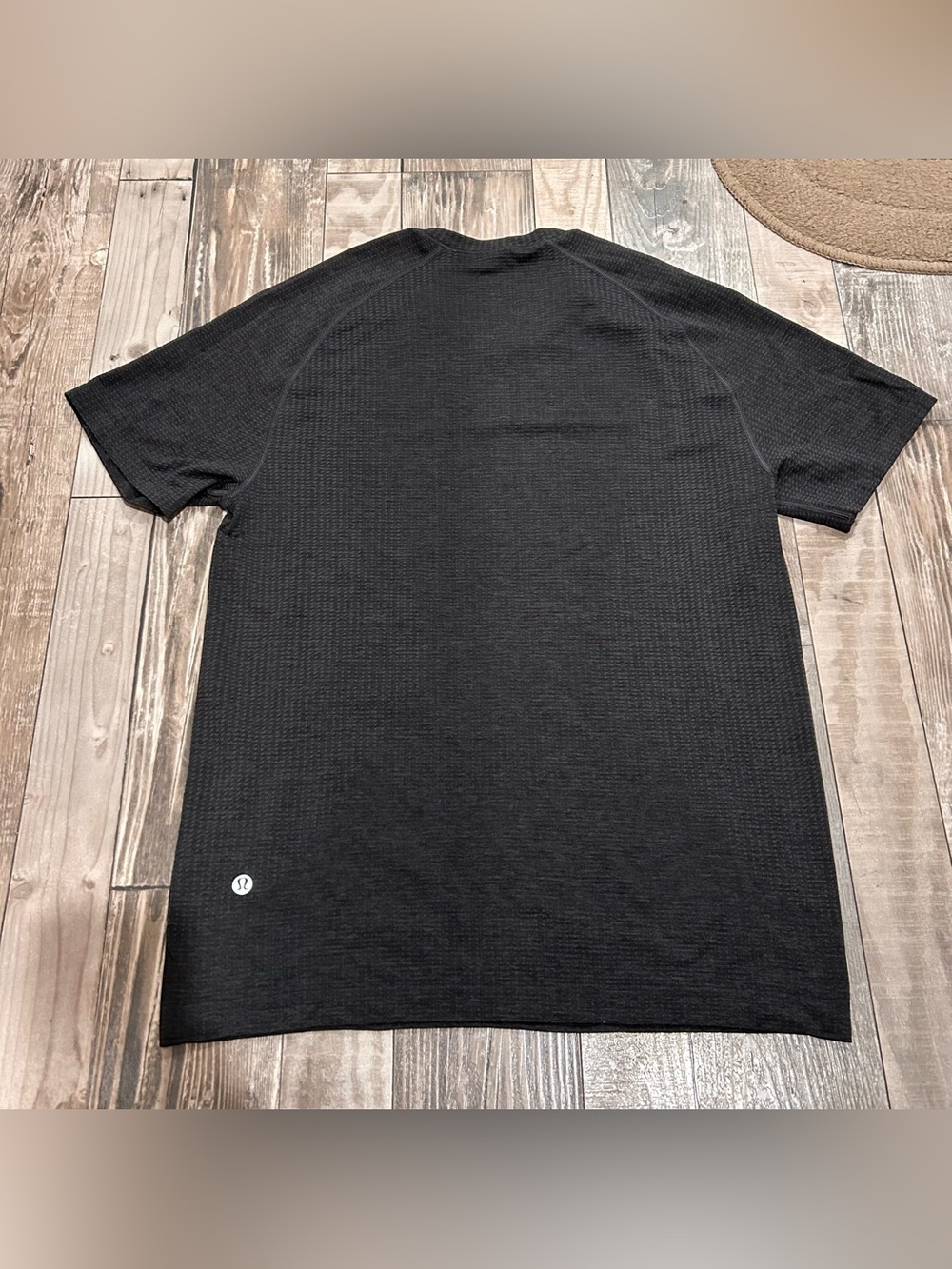 lululemon athletica Men's Black Textured Short Sleeve Tee